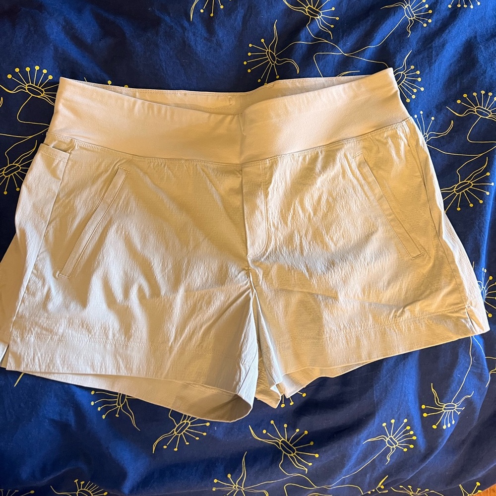 Athleta Trekkie North Shorts